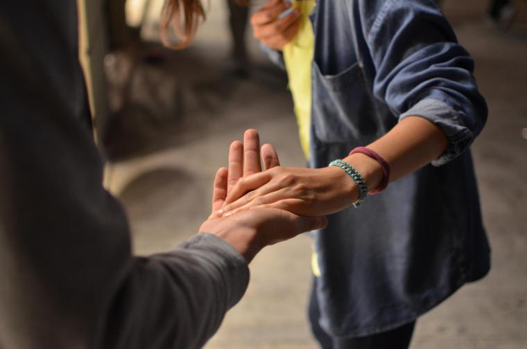 Intu hands